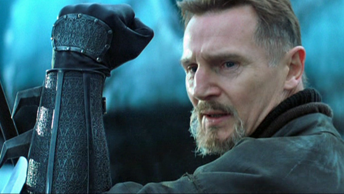 2. Batman Begins: Christopher Nolan's debut movie about Batman introduced us to Liam Neeson as Ra's Al Ghul. Liam has an intimidating screen presence, and every time he comes on the big screen, he can even intimidate young actors like Bruce Wayne. Liam's performance as Ra's Al Ghul was iconic throughout the film. Not only comic book fans but critics also loved the movie.