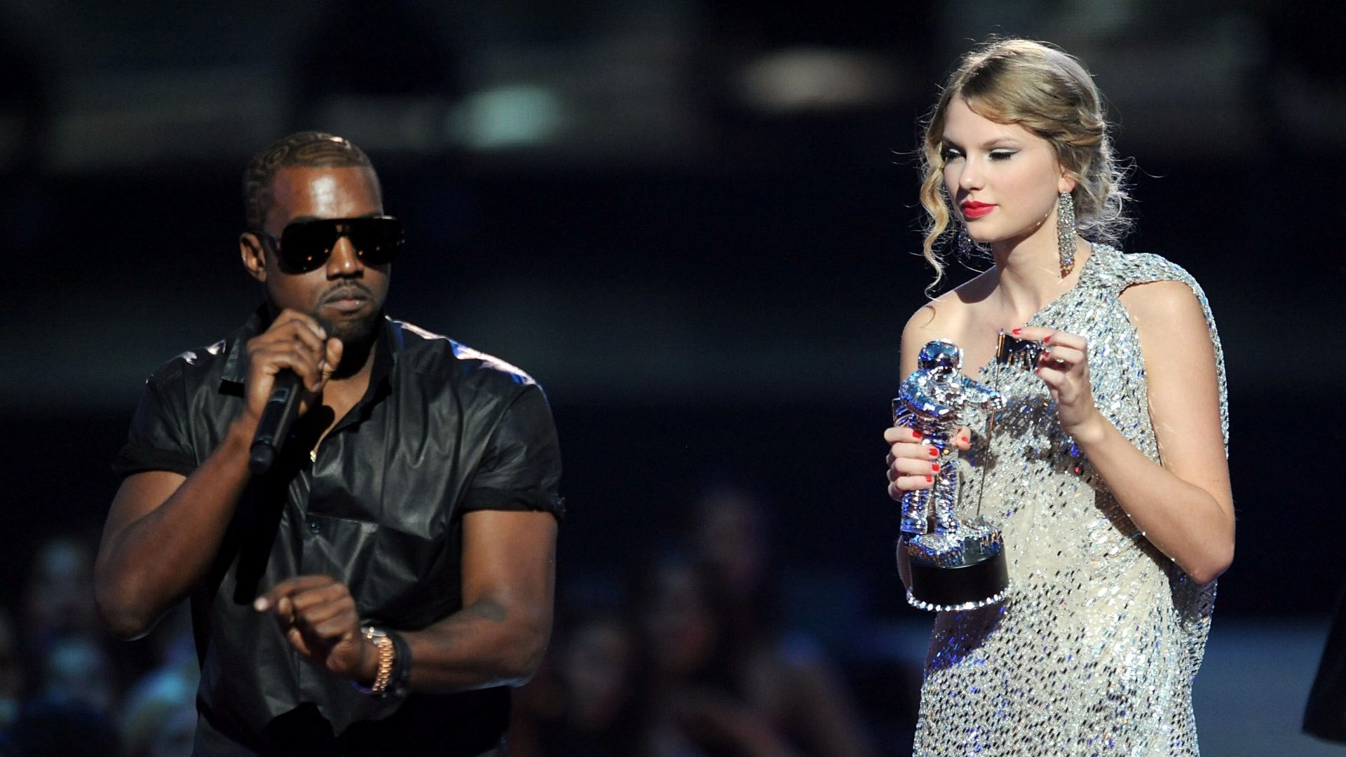 Kanye West Interrupted Taylor Swift controversial moments
