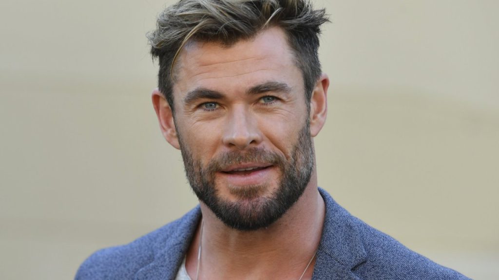 Chris Hemsworth praises fellow co-star Russell Crowe's performance as Zeus