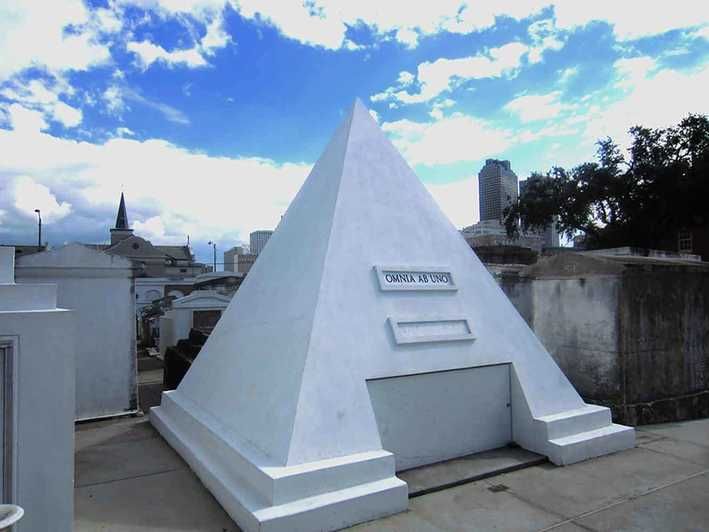 The pyramid tomb of Nic Cage