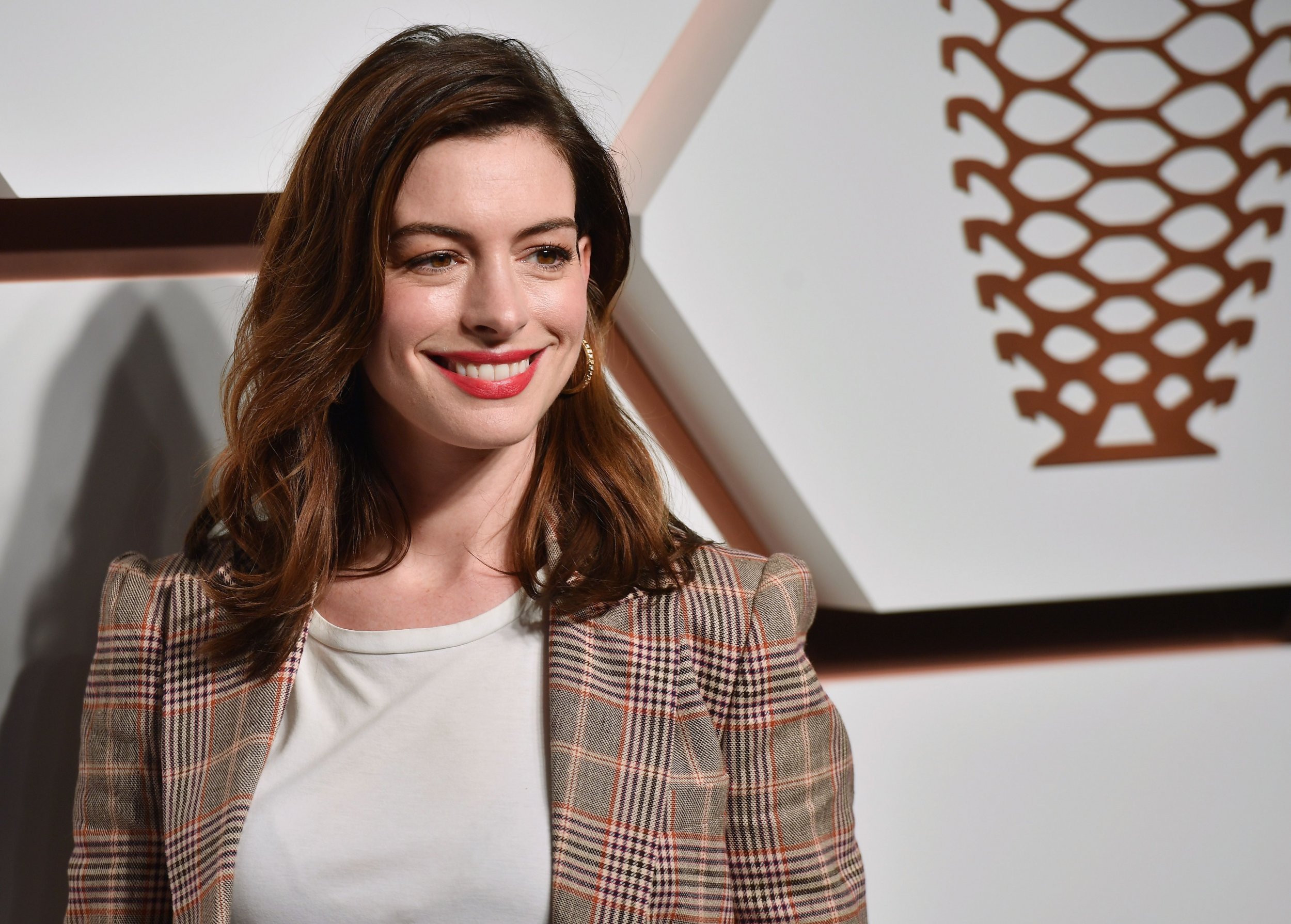 One of the celebrities who quit veganism: Anne Hathaway