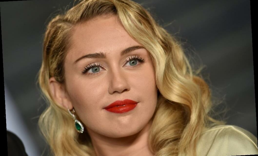 One of the celebrities who quit veganism: Miley Cyrus.