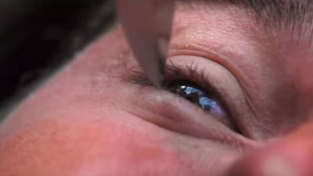 The Knife to the Eye stunt in Mission Impossible II Tom Cruise