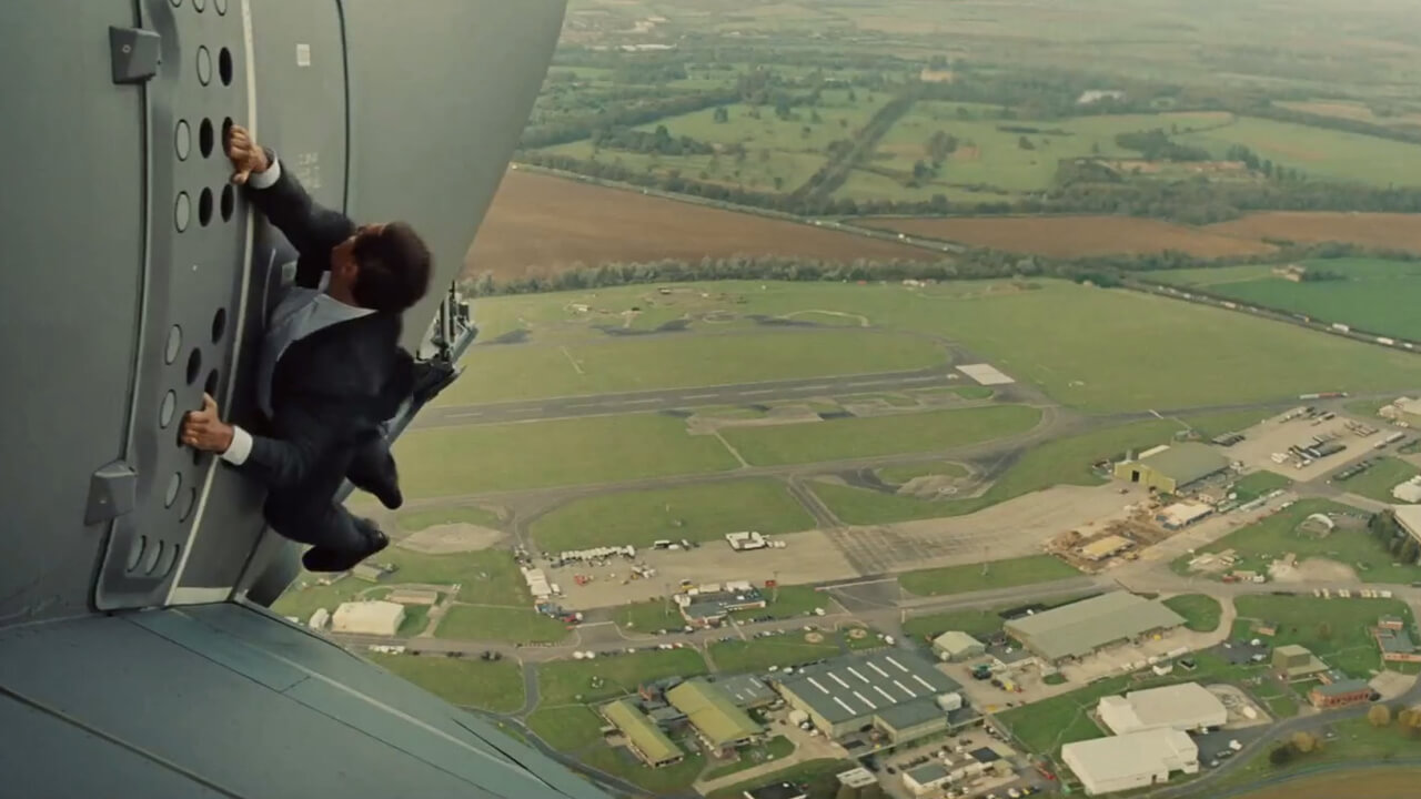 Tom Cruise hung on a plane in Mission Impossible Rogue Nation