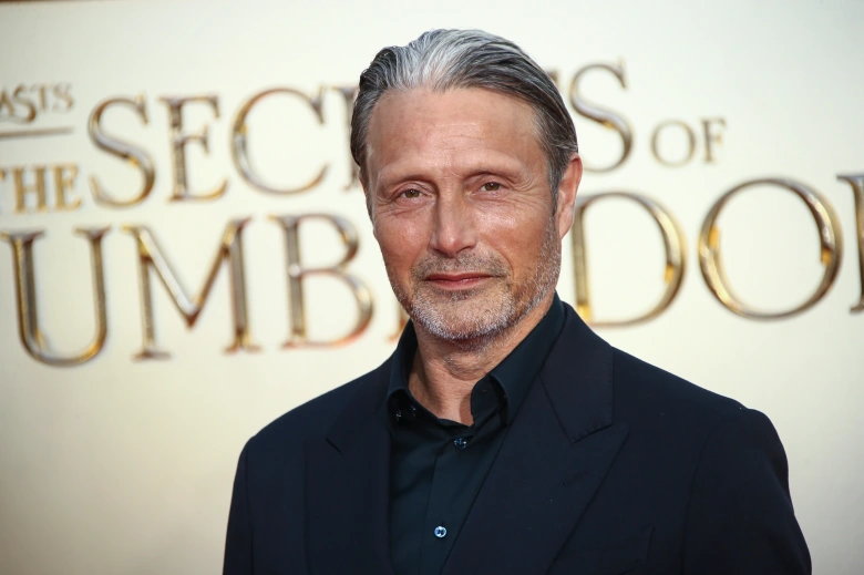 Mads Mikkelsen at the premiere of Fantastic Beasts: The Secrets of Dumbledore (2022).