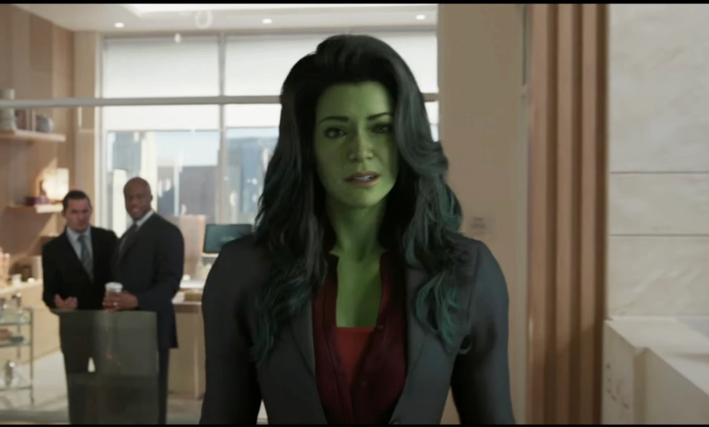 A scene of Tatiana Maslany as an attorney in She-Hulk: Attorney at Law.