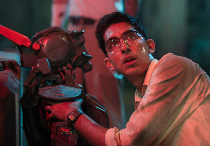 Dev Patel as Deon in Chappie (2015).