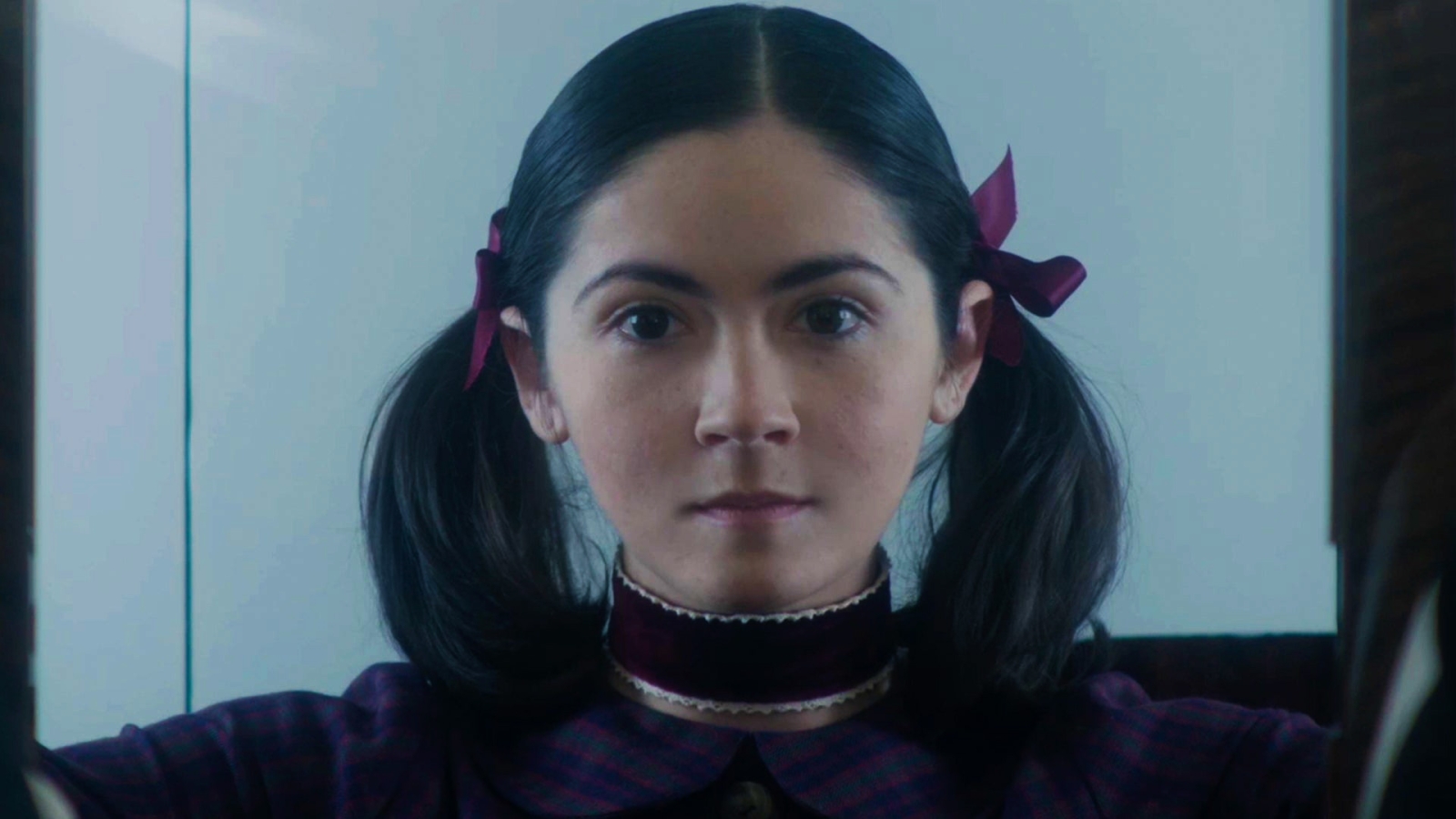 Isabelle Fuhrman was de-aged by walking on her knees in Orphan: First Kill (2022).