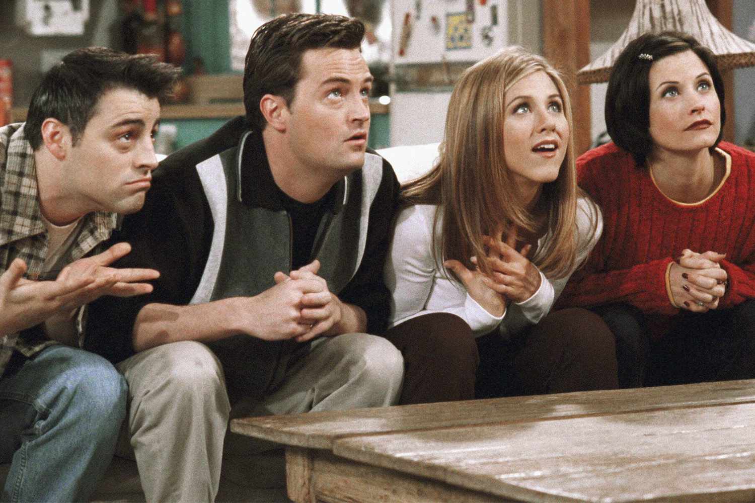 Matthew Perry with his co-stars in FRIENDS