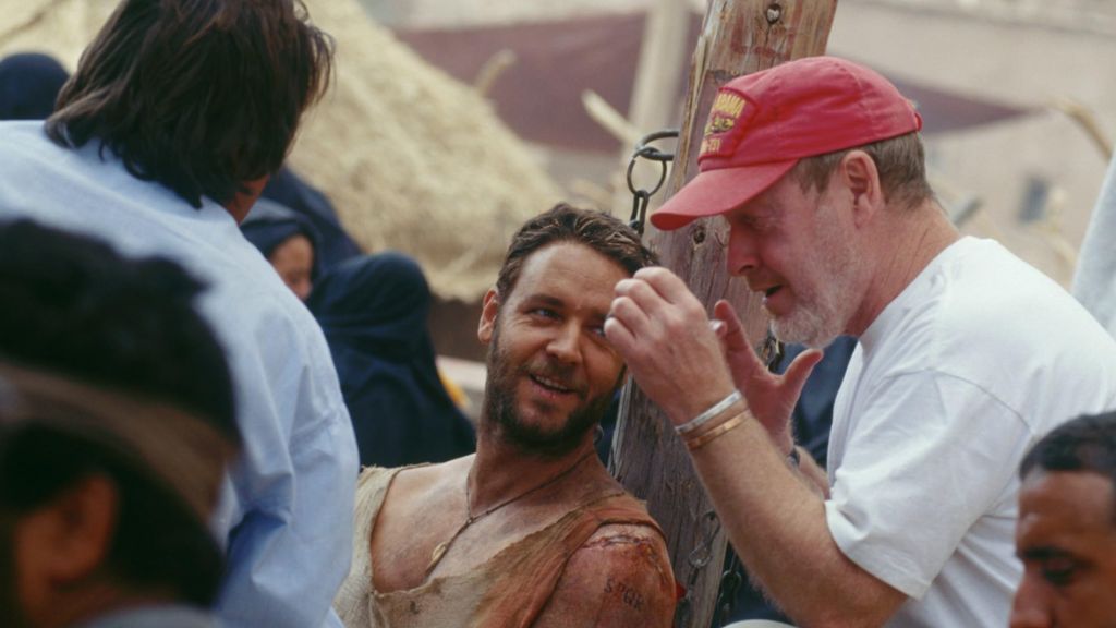 Russell Crowe and Ridley Scott in Gladiator (2000) [Credit: © 2000 - Dreamworks LLC & Universal Pictures]