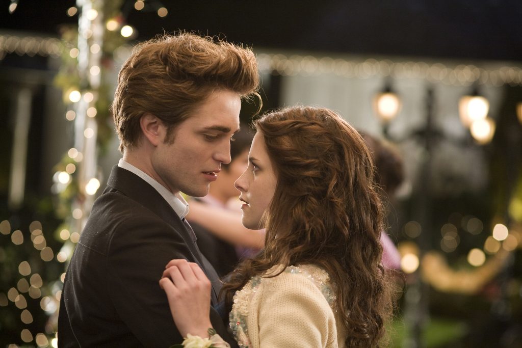 Robert Pattinson and Kristen Stewart in a still from Twilight 