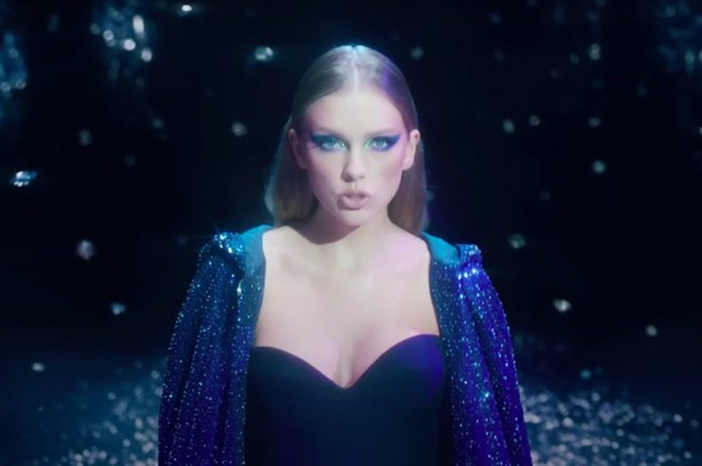 Taylor Swift in the music video for Bejeweled