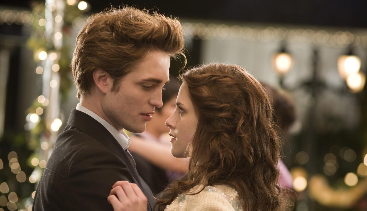 Robert Pattinson argues against the notion of Twilight being romantic.