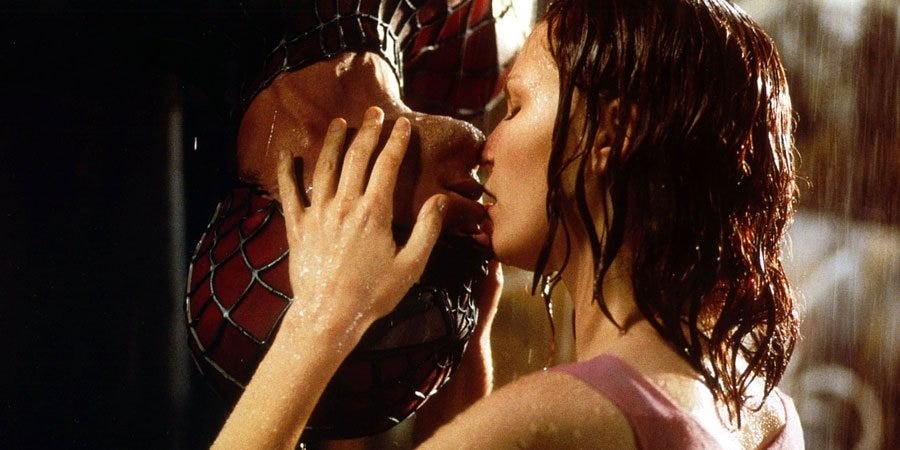 The iconic kiss scene from Sam Raimi's Spider-Man!