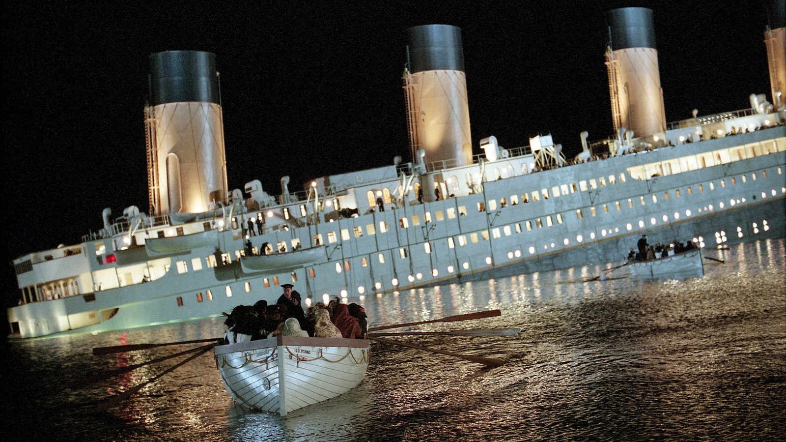 The scene of the Titanic sinking